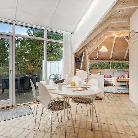 Holiday home Family-friendly With Shared Activities Such As Swimming Pool, Tennis Court And Ball Fields *