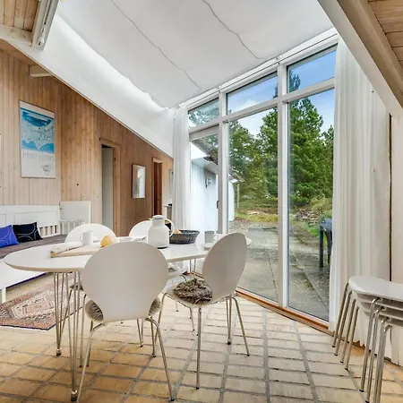 Hébergement de vacances Family-friendly With Shared Activities Such As Swimming Pool, Tennis Court And Ball Fields