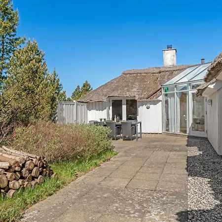 Holiday home Family-friendly With Shared Activities Such As Swimming Pool, Tennis Court And Ball Fields
