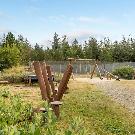 Family-friendly With Shared Activities Such As Swimming Pool, Tennis Court And Ball Fields 펜션